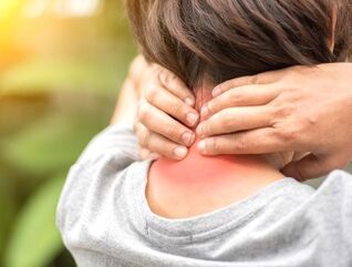 Bolesť a stuhnutosť pohybov pri osteochondróze krčnej chrbtice